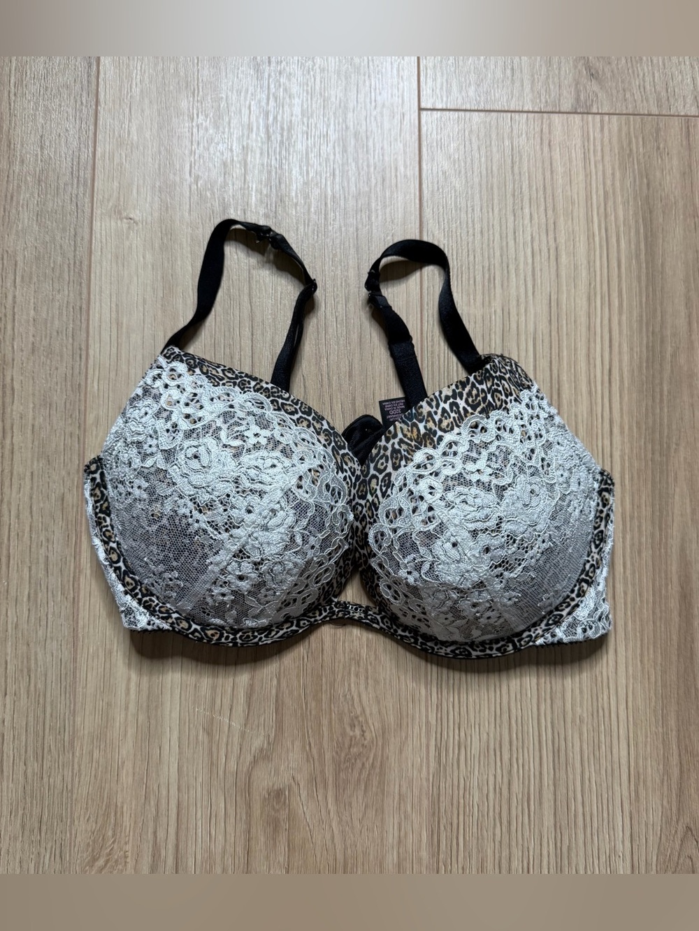 Victoria's Secret Lace & Leopard Push Up Bra Size 32DD
